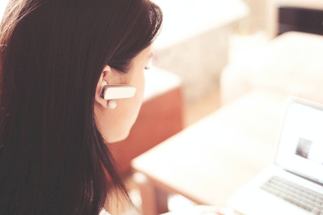 A support technician wearing a headset working at a desk